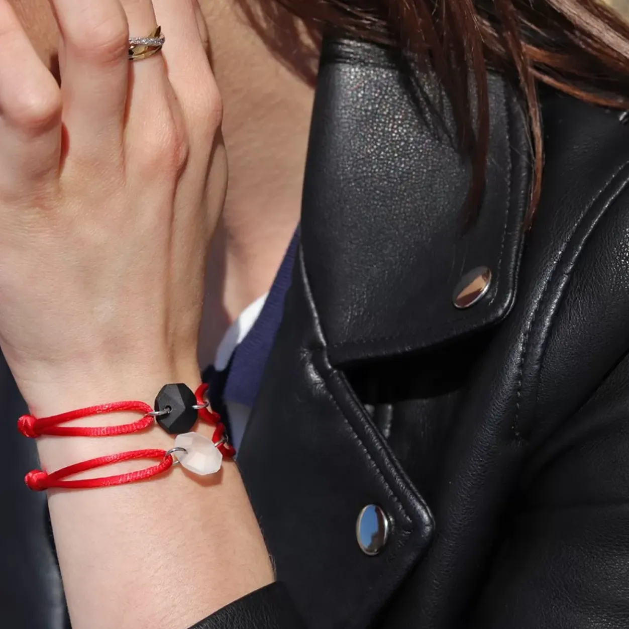 Michaël Vessière Bracelet Rock Porte-Bonheur Pierre Noire Sur Cordon Rouge